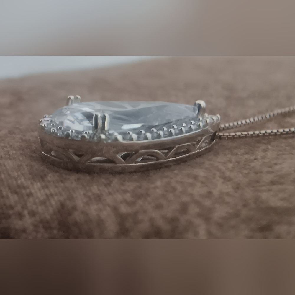 Elegant Silver Teardrop Pendant Necklace In 925 Silver